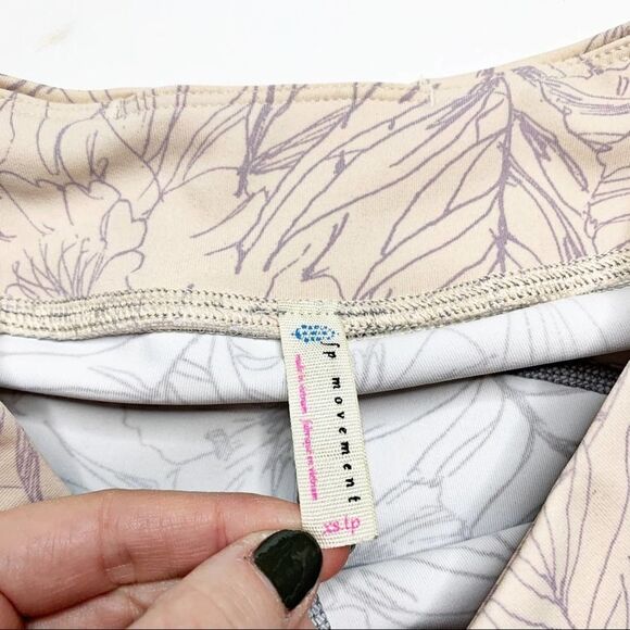 Free People High Rise Long Biker Shorts Floral Print Grey Size XS Yoga - Picture 5 of 7